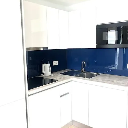 Studio Azul - Ideal Location, Panoramic Sea Views شقة *