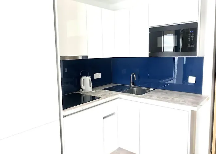 Stylish And Modern With Stunning Sea Views Apartament *